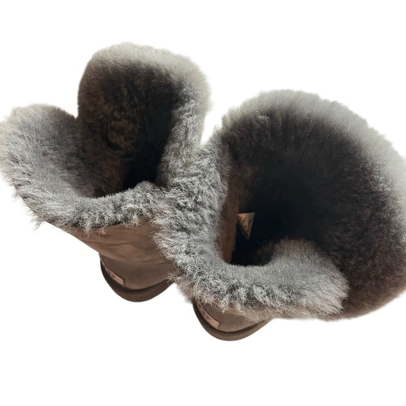 UGG Australia Bailey Button Short Boots Gray Suede Shearling Size 8 - Picture 6 of 8